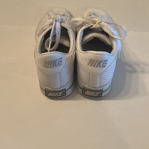 Nike BRS women’s shoes. - Picture 4 of 7